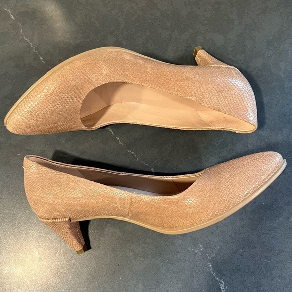 Ecco sz 38 US 7-7.5 taupe leather snake embossed pointed toe heels - Picture 9 of 12